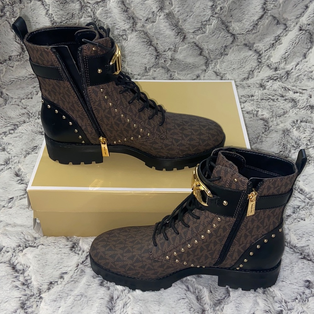 BNWT Michael Kors Kincaid laced up booties in Brown